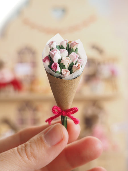 Mini Bouquet of Roses