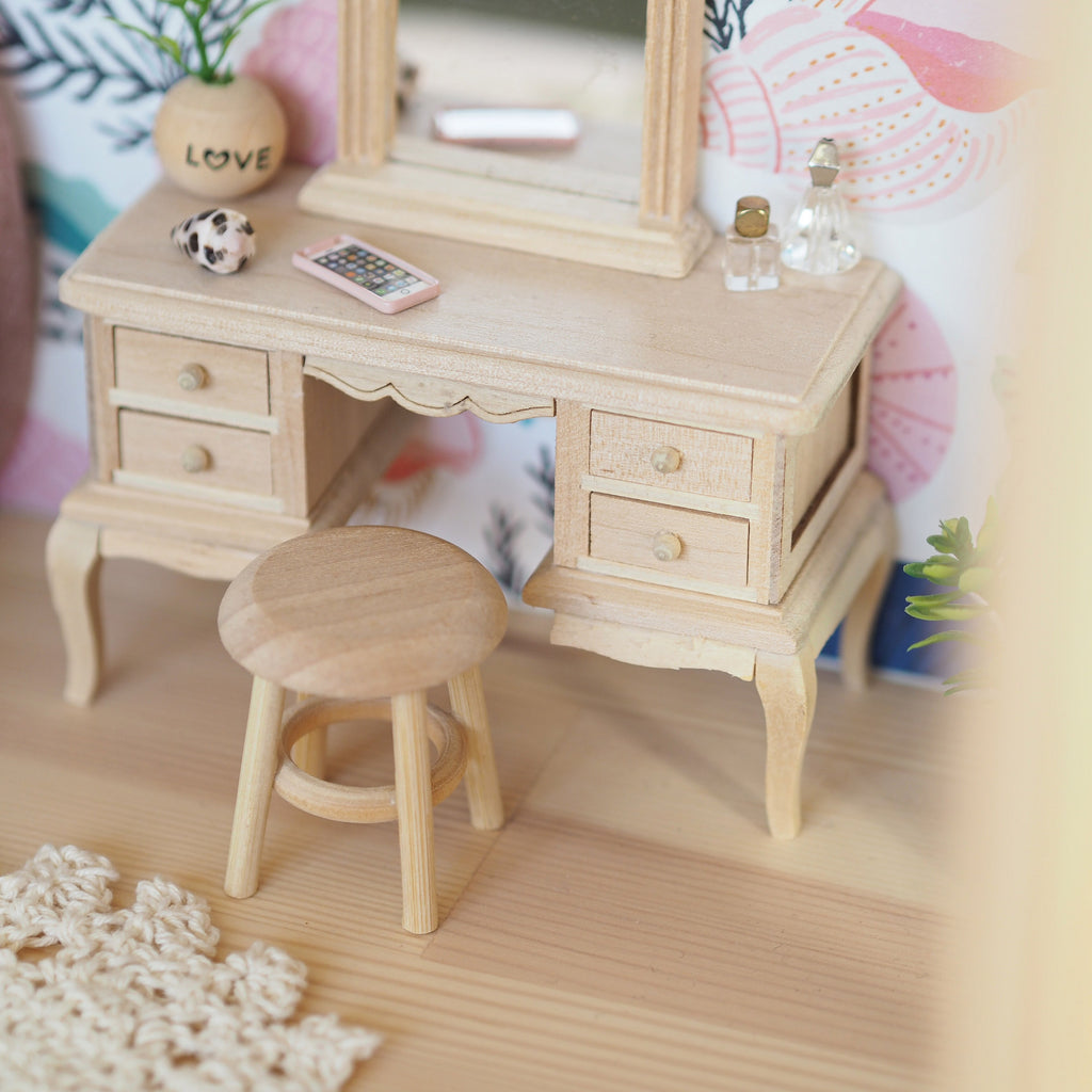 Miniature dressing store table